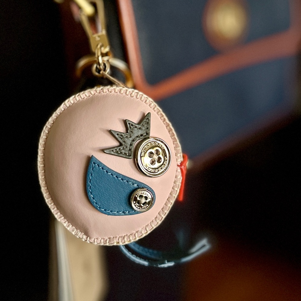 Burberrys Vintage crossbody with Bag Charm - Picture 2 of 15
